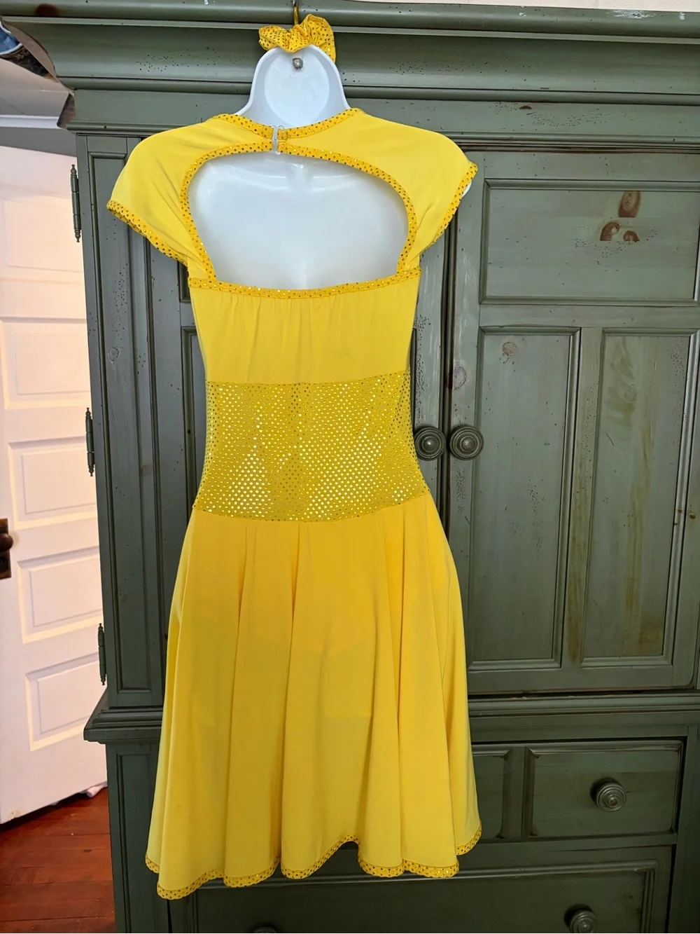 Yellow Dance Costume with Scrunchie MA